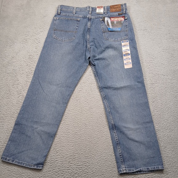 Wrangler Men's Relaxed Fit Jeans Size 36x29 Blue Denim Premium NWT - Picture 3 of 8